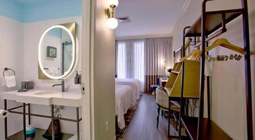 Royal St. Charles Hotel New Orleans  Kültér fotó